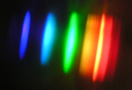 widmo żarówki energooszczędnej